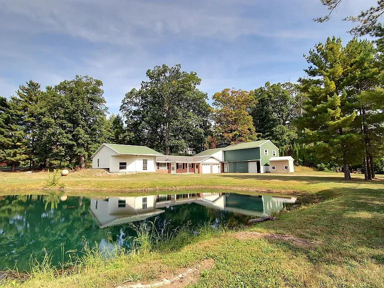 Peaceful Ranch Home with Pond and Open Space Near Fort Wayne