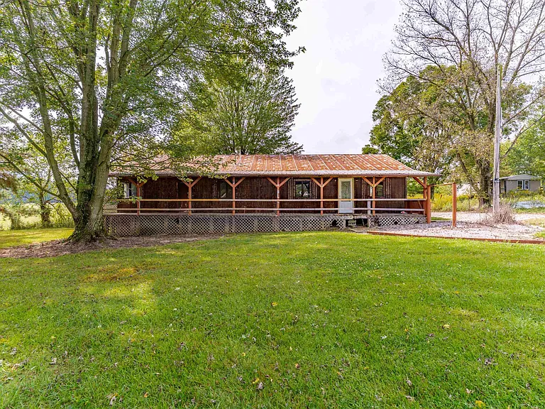 charming Rural Retreat with Modern Comforts in Paoli, IN