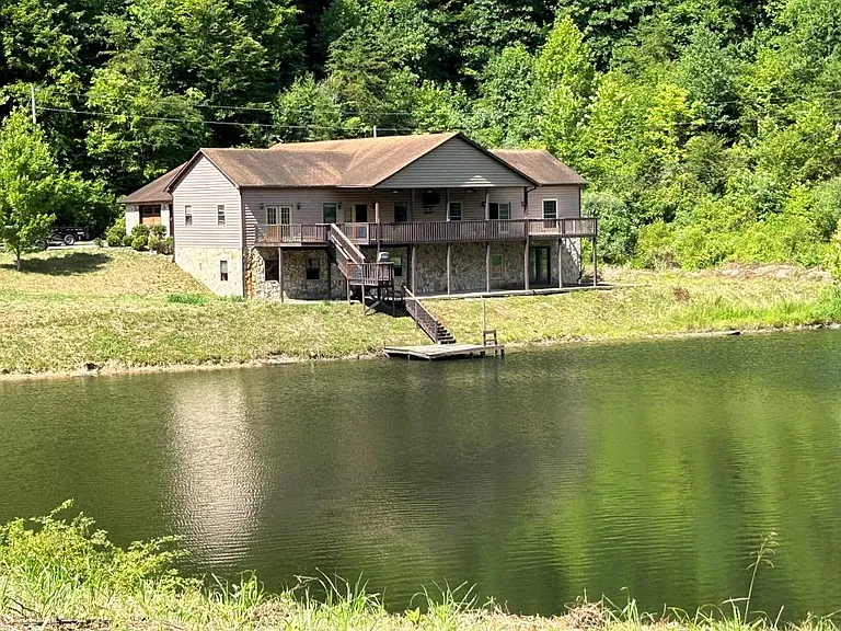 Spacious 3‑Bed Ranch Home on 142 Acres with Pond, Barn