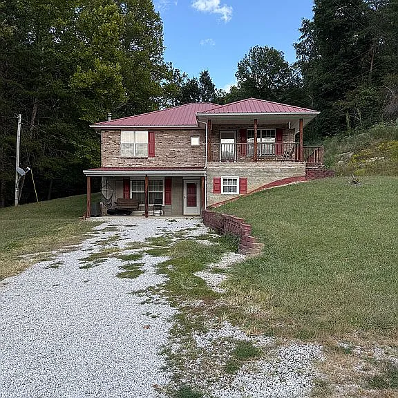 2004 Construction – Accessible Ramp to Basement, No Stairs
