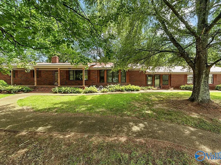 Spacious Country Ranch Offering and Scenic Views