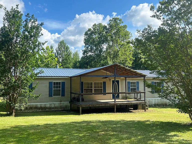 Spacious Home in Peaceful Country Setting