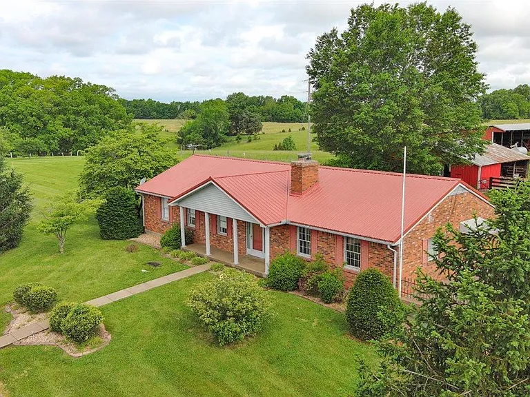 105‑acre Farmhouse with 3 Beds/3 Baths — Bardstown, KY