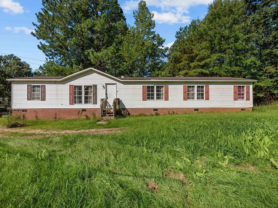 Spacious 4-Bedroom, 2-Bath Home with Multiple Living Areas – Only $74,900