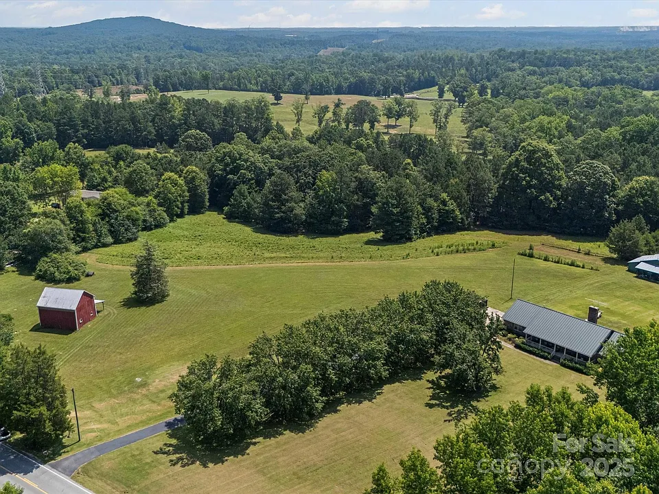 Charming Country Retreat on 7.569± Acres