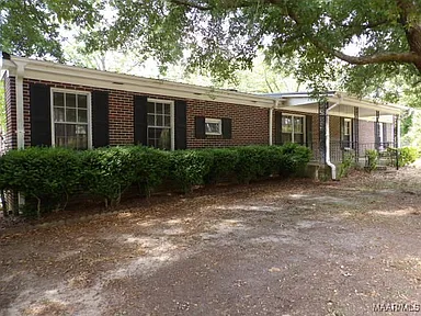 Charming Rural Retreat with Space to Grow and Make Your Own