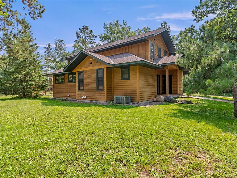 Turnkey 3-Bedroom Lakeside Retreat in Clamshell Beach