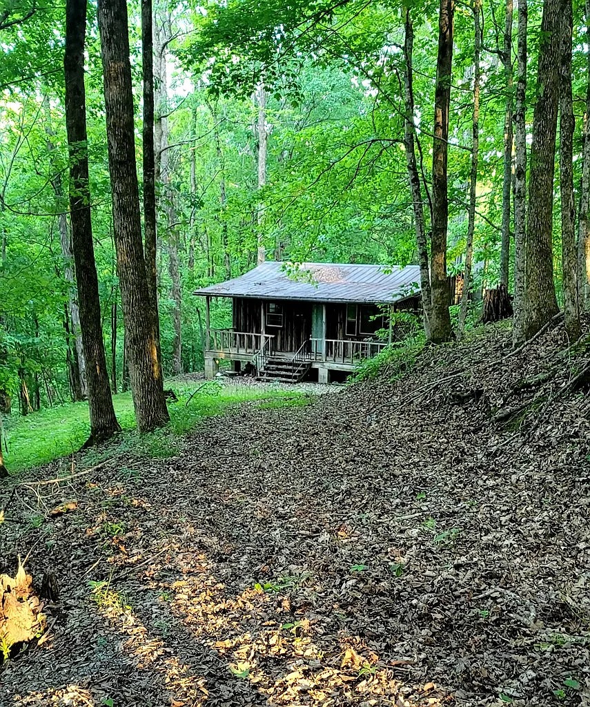 Secluded Country Retreat Near Lakes
