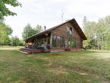 Off-Grid Wilderness Retreat Surrounded by Nature and Privacy