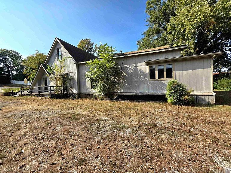 Charming and Spacious Home in the Heart of Benton