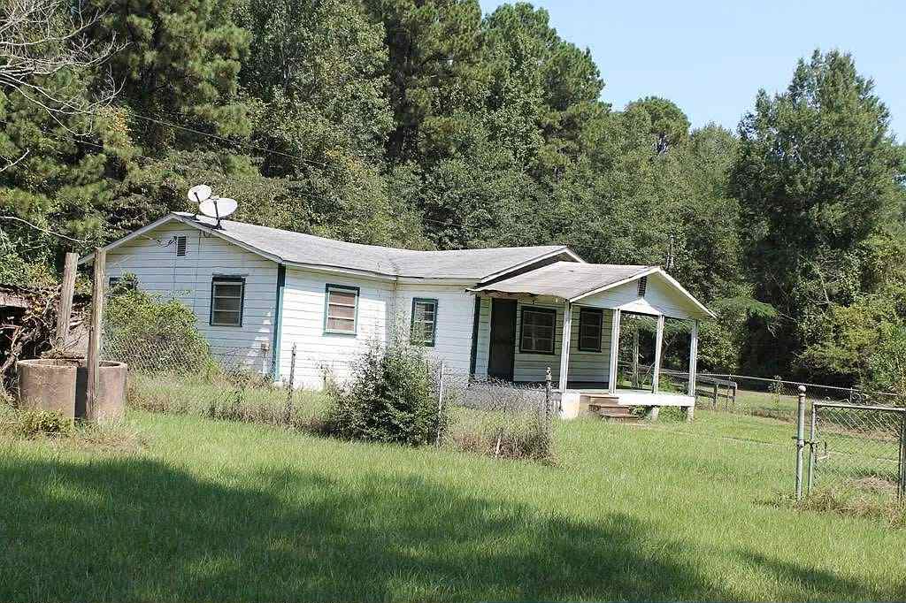 Spacious 3-Bedroom DIY Home with Expansion Opportunities