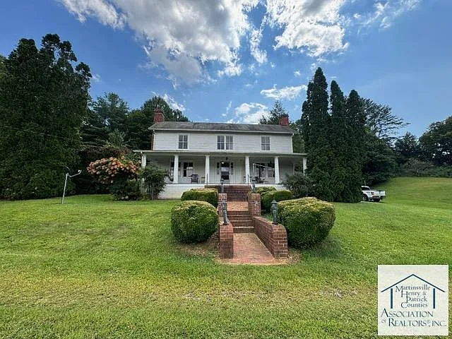 Charming 1906 Country Home with Acreage and Scenic Mountain Views in  Virginia