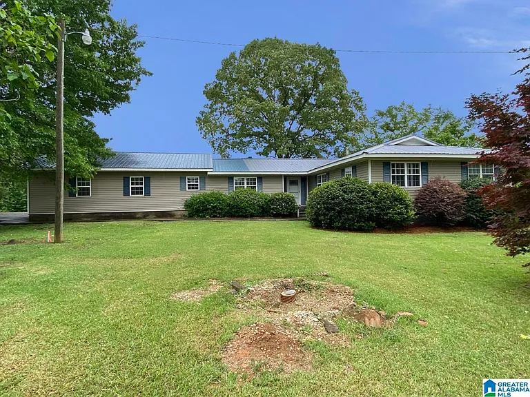 Charming One-Level Home on Spacious Lot in Peaceful Munford