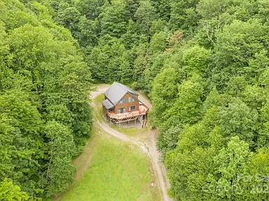 Off-Grid Mountain Retreat with Cabins and Flowing Springs