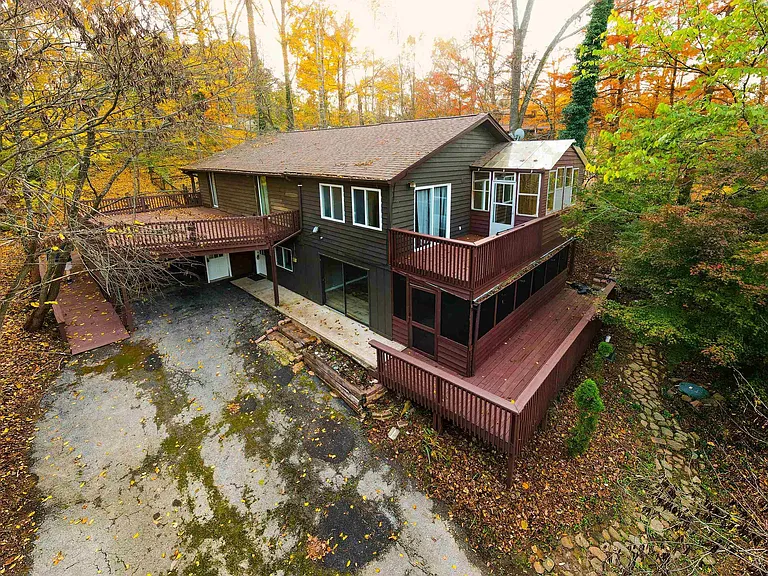 Lakeside Retreat Home in Peaceful Midland Hills