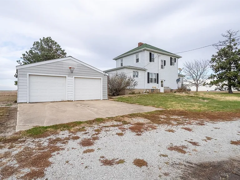 Charming Country Home with Spacious Grounds in Gridley