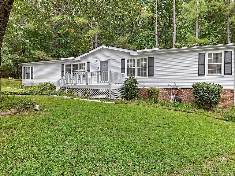 Cozy Manufactured Home in a Quiet Garner Neighborhood