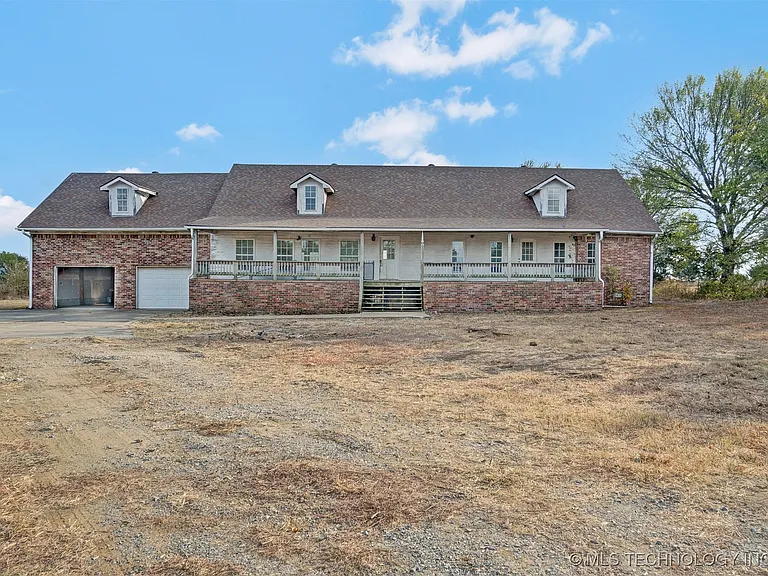 Spacious Country Property with Scenic Views in Calera
