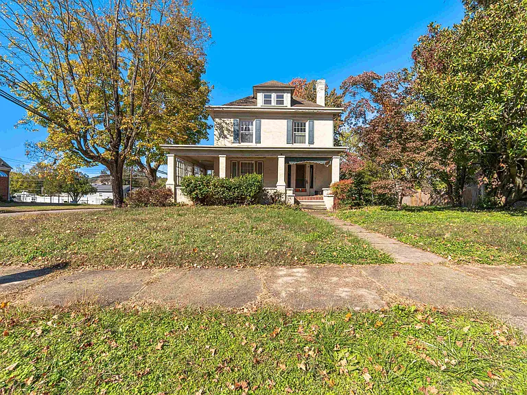 Elegant Home Nestled in a Peaceful Huntington