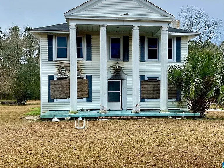 Fixer-Upper Home with Spacious Lot in Quiet Atmore
