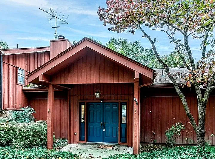 Woodland Retreat Near Eureka Springs