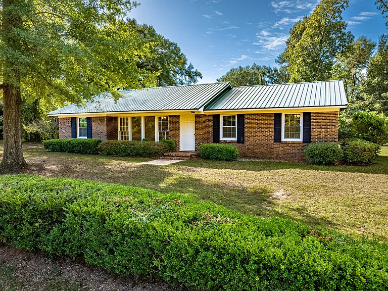 Spacious Renovated Home with Peaceful Country Setting, Albany Georgia