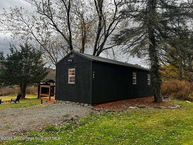 Cozy Modern Cabin Surrounded by Peaceful Woodlands Equinunk, Pennsylvania