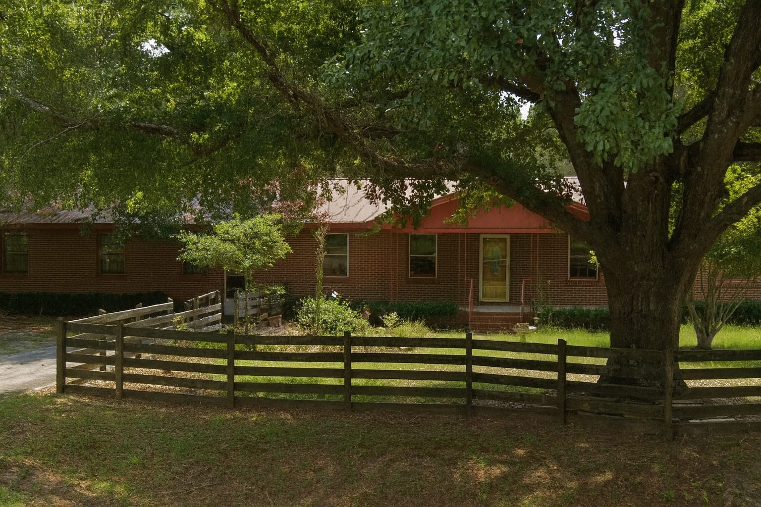 Quiet Country Home on Spacious Land in Reynolds, Georgia