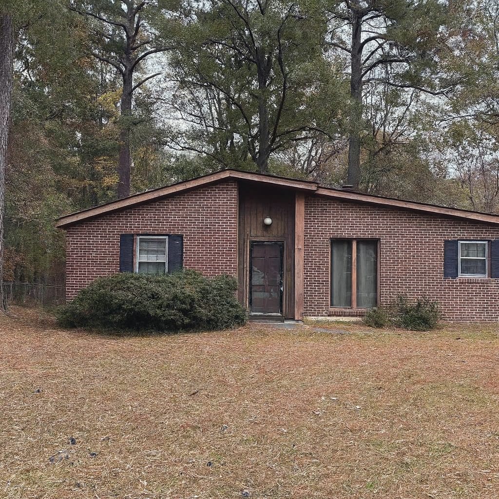 Attractive Fixer-Upper Opportunity in a Convenient Columbia Location