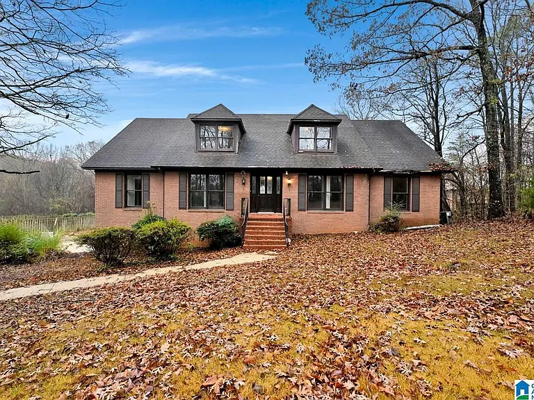 A Warm and Inviting Home in a Quiet Birmingham Neighborhood