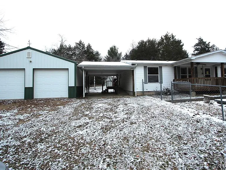 Charming Country Home with Expansive Land and Private Outdoor Space in Fredericktown, Missouri