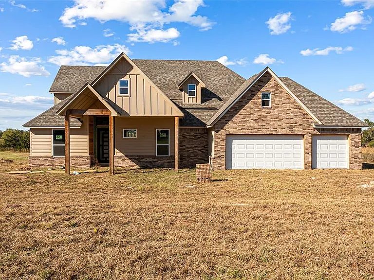 Modern Farmhouse Retreat with Scenic Pond Views in Crescent, Oklahoma