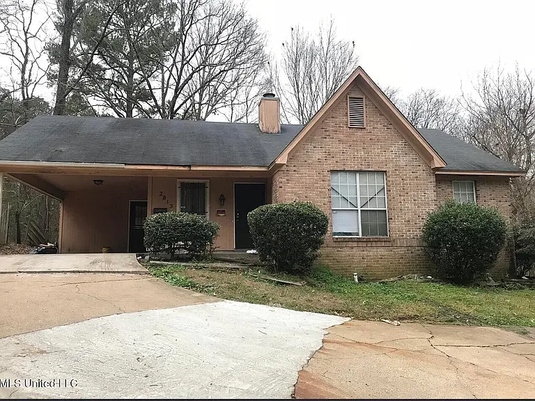 Inviting Single-Family Residence in a Peaceful Residential Location