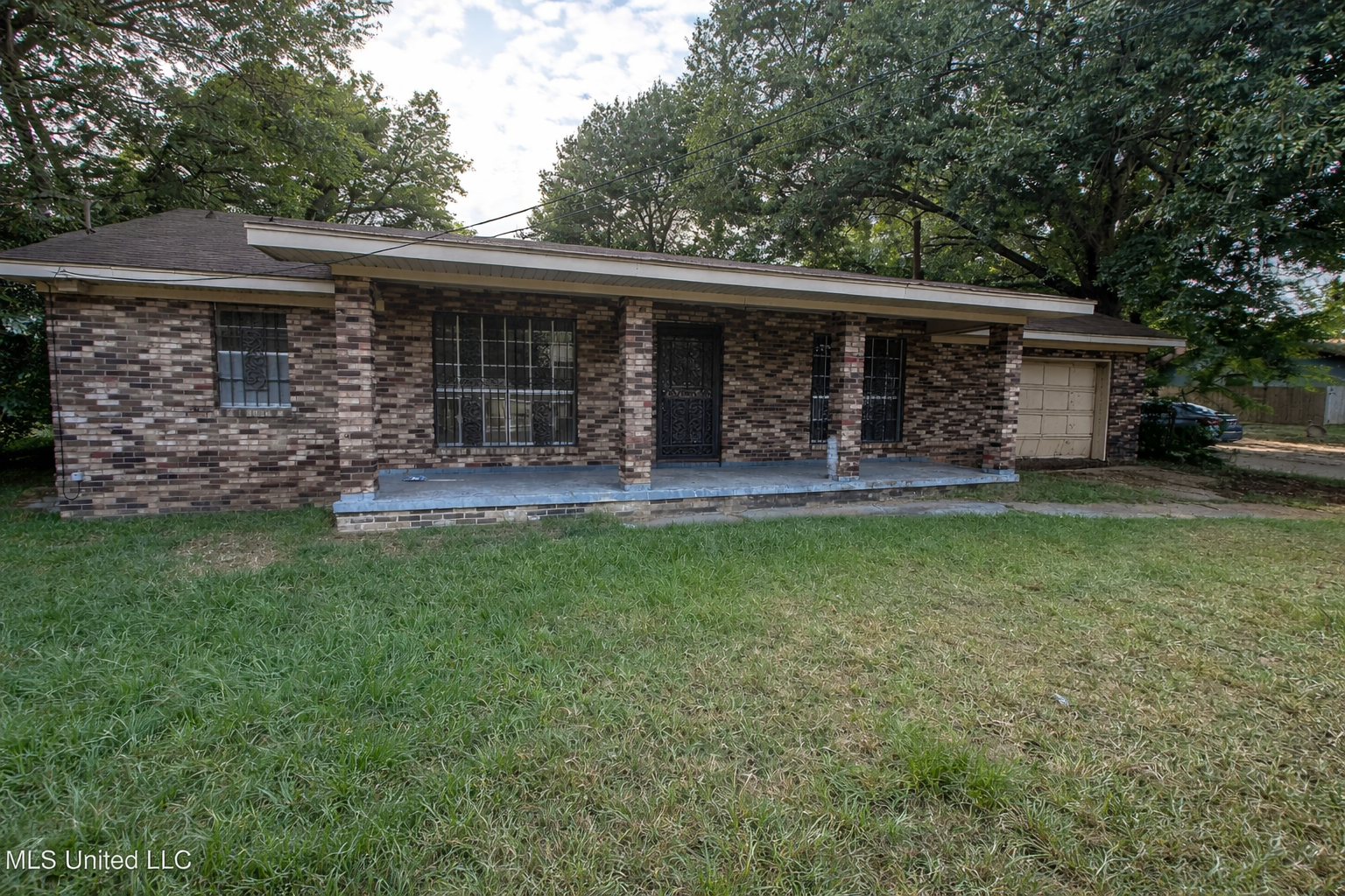 Spacious Single-Level Home with Flexible Living Space in a Convenient Jackson Location