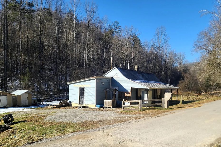 Country Home on Nearly 28 Acres in Manchester, Kentucky