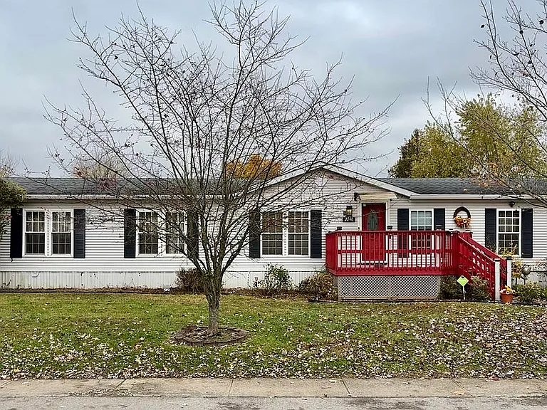 Spacious and Comfortable Home in a Peaceful Clarksville, Indiana Location