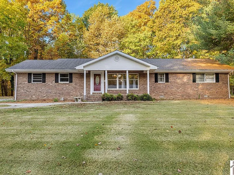 Inviting Rural Retreat with Ample Living Space and Cozy Outdoor Features