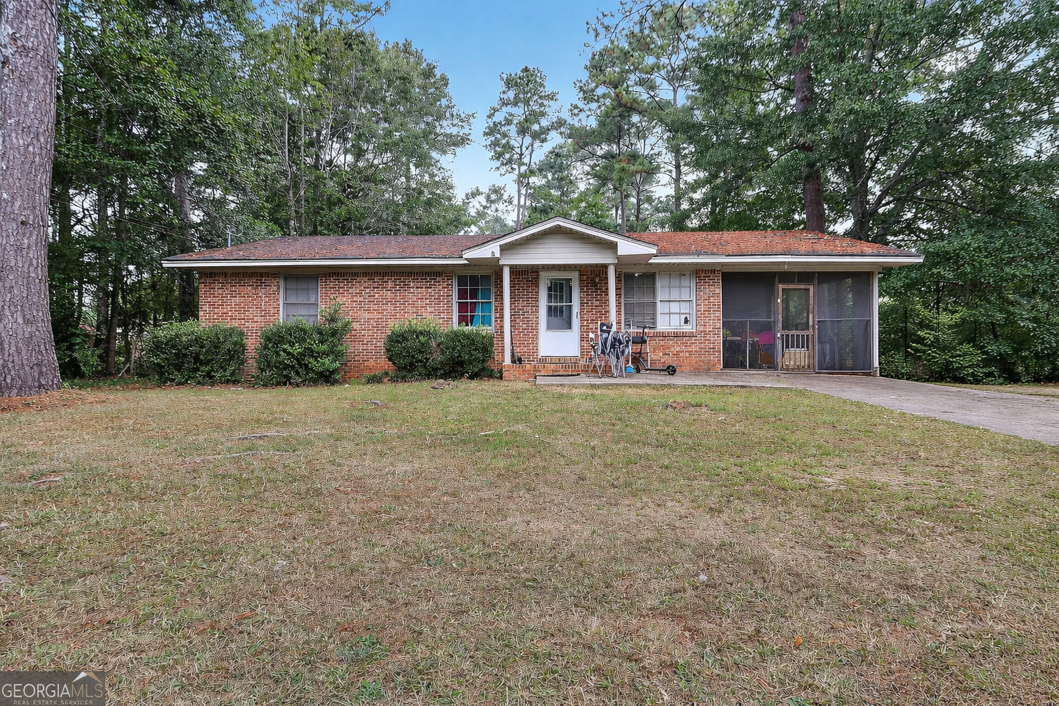 Brick Ranch Home with Sunroom & Large Fenced Yard, Fort Valley, GA