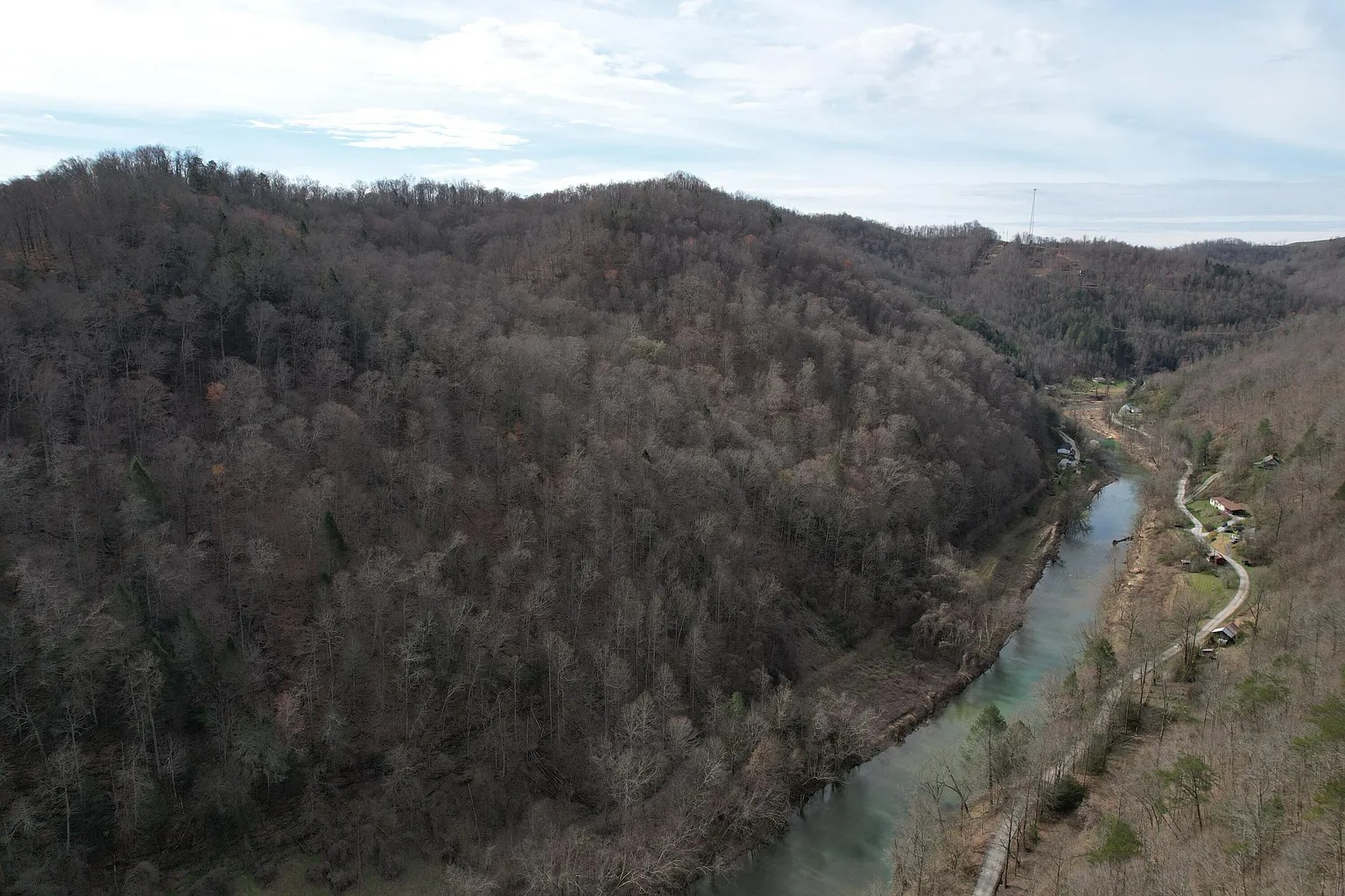 50-Acre Riverfront Wilderness Retreat in Stinnett, Kentucky