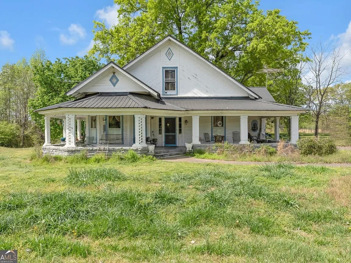 Historic Early 1900s Fixer-Upper on Spacious 9 Acres in Tignall, Georgia