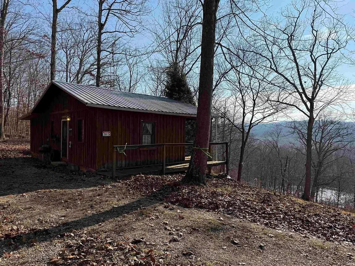 White River Hideaway – Secluded Hunter’s Cabin & Studio on 2 Private Acres