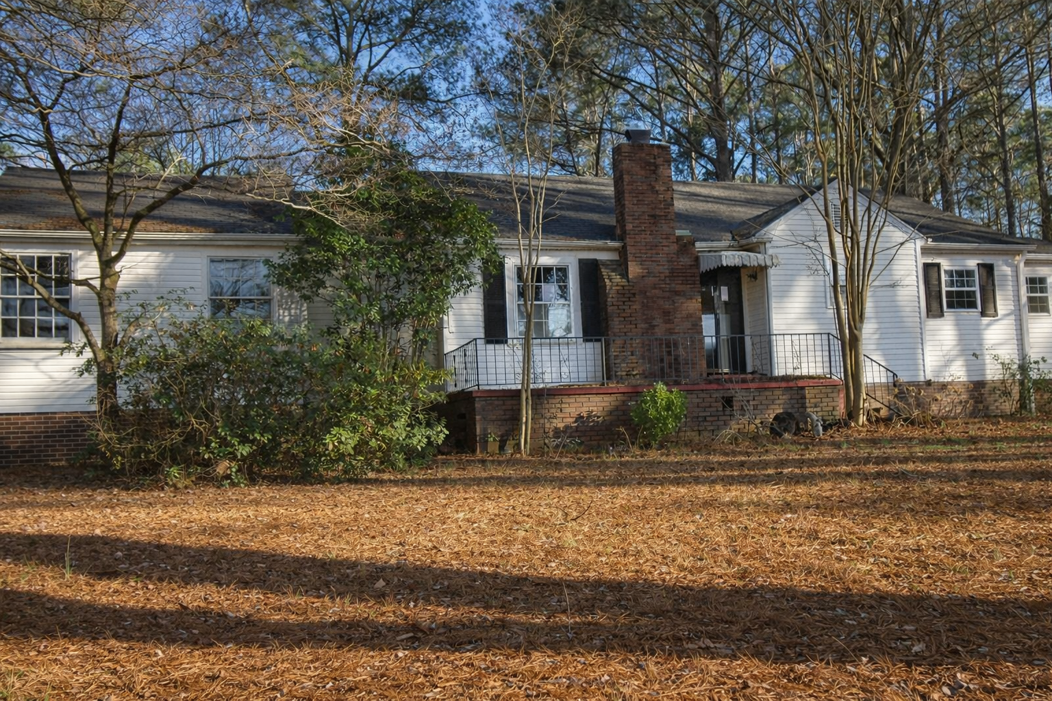 Spacious Riverside Ranch Home with Expansive Grounds in a Peaceful Gadsden Setting