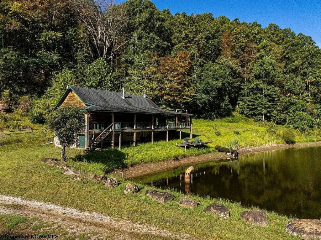 Peaceful Country Cabin Offering Exceptional Privacy in Smithfield, WV