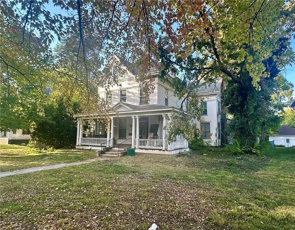 Charming Home on 0.64 Acres in Paris, Illinois