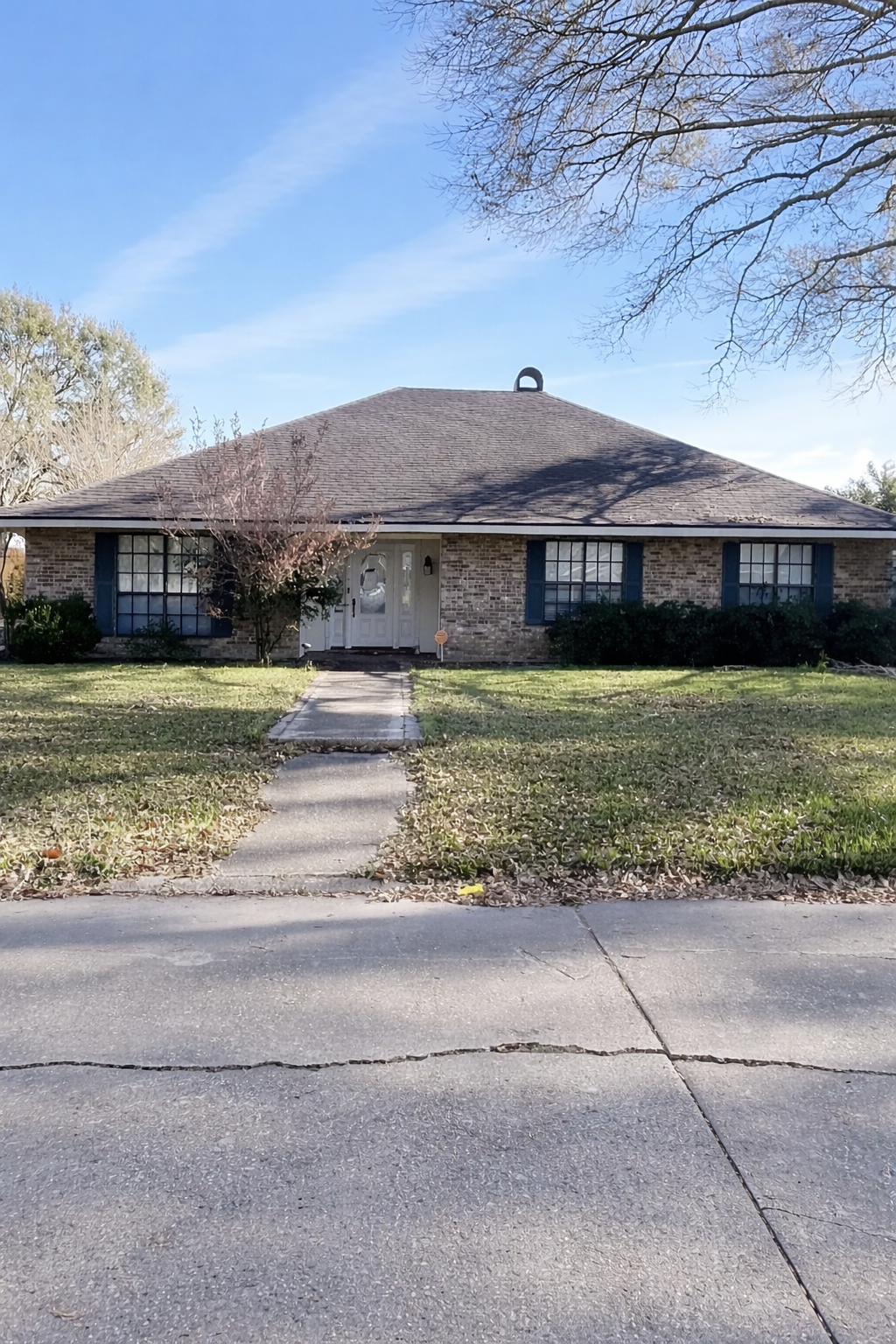Single-Story Brick Home in New Iberia with Strong Living Potential
