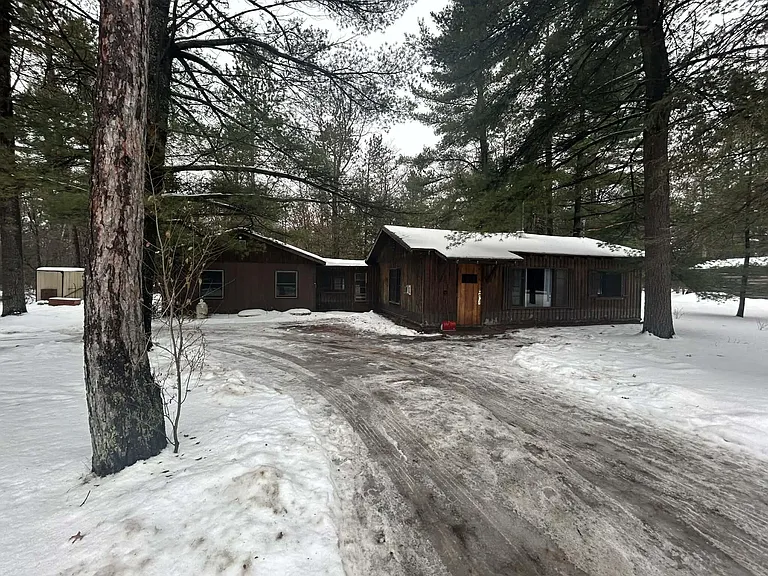 Cozy Family Home with Great Potential in the Heart of Mio