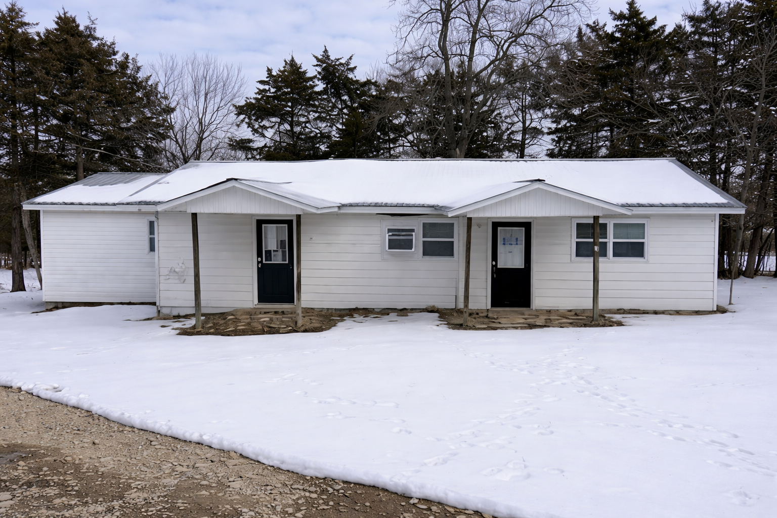 Quiet Arkansas Retreat in Henderson with Privacy, Open Space, and Renovation Potential