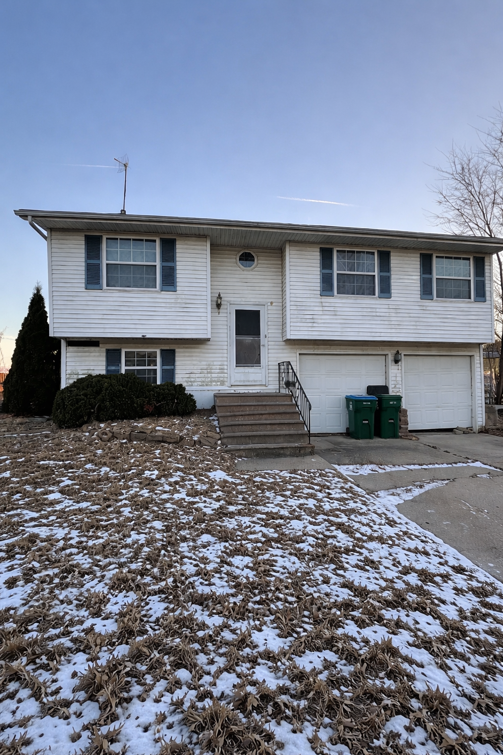 Well-Maintained 3-Bedroom Split Level – Convenient Location