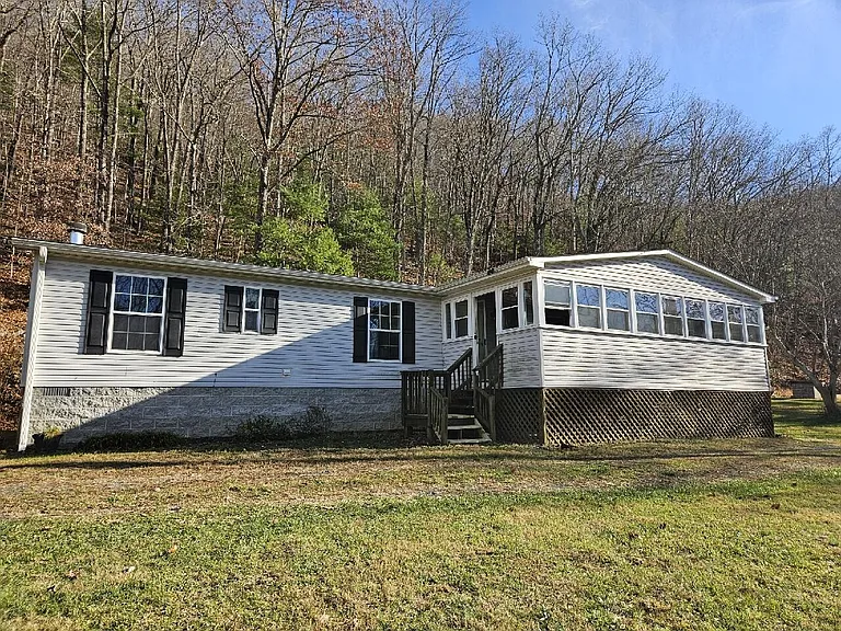 Wooded Mountain Retreat Near Buchanan with Natural Terrain and Privacy