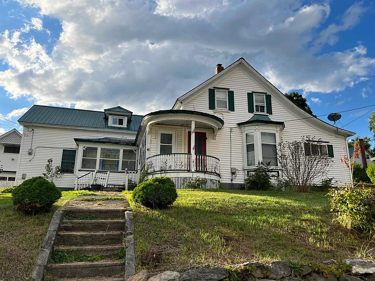 Charming Richford Vermont Home with Peaceful Country Living